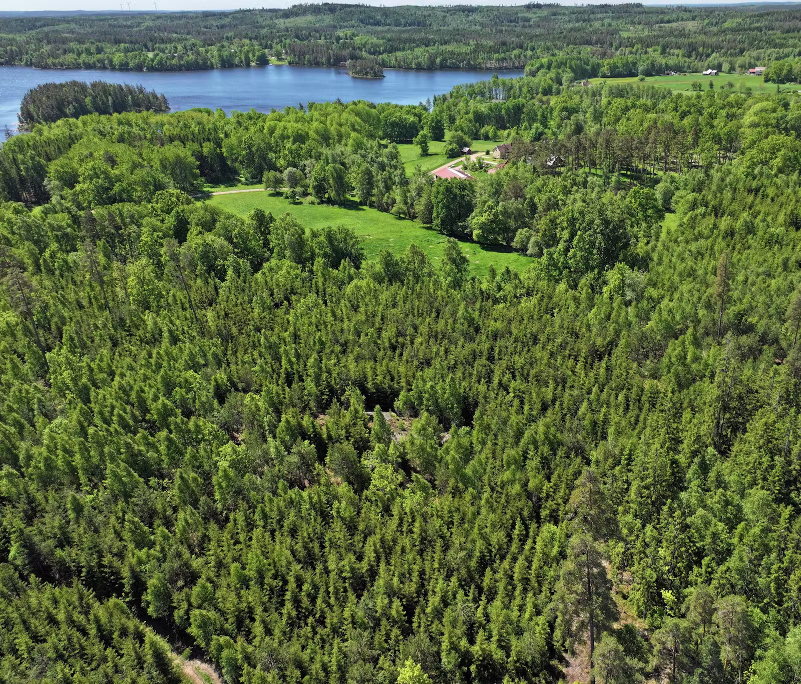 Gård i Skärbäck om 72 ha