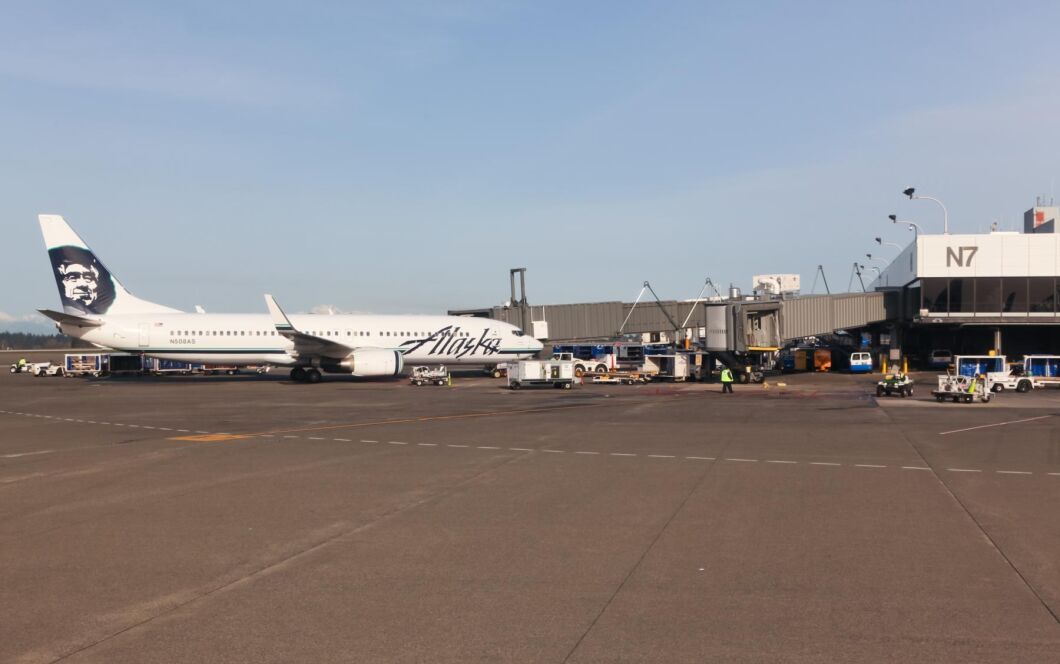 Alaska Airlines tankar sina plan med bränsle gjort av trä.