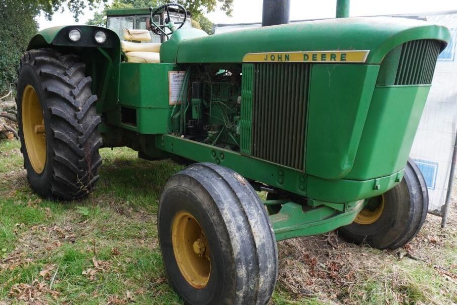 John Deere 5010 som gått 3 636 timmar.