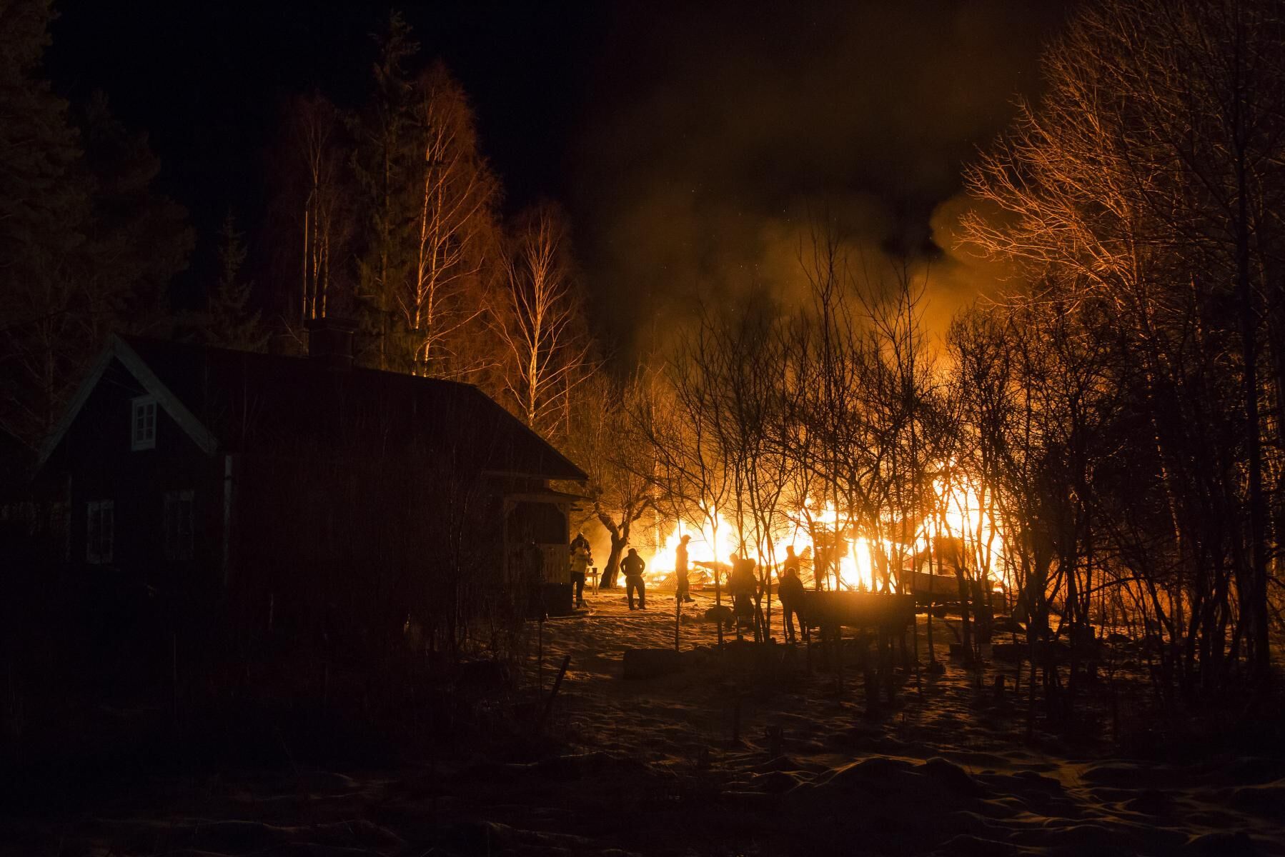 En ladugård och lada brann ner under kvällen/natten mot söndag. Bilden har inget med händelsen att göra (arkivbild).