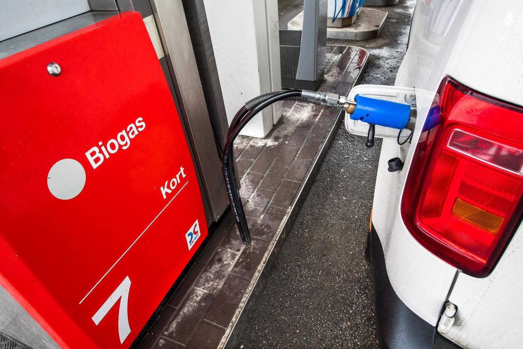 Regeringen vill att konvertering av en bensin- eller dieselbil till biodrivmedel, som biogas, ska ge en premie från och med 2022.