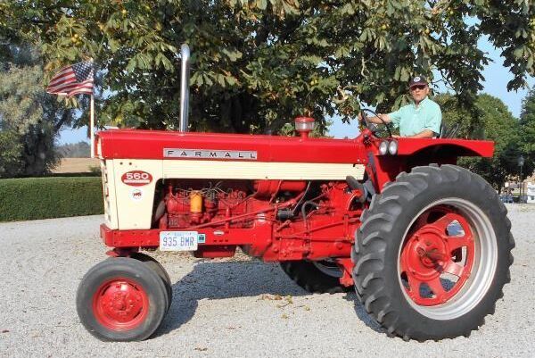 Farmall 560 från 1959. Då var den världens mest kraftfulla radodlingstraktor enligt tillverkaren.