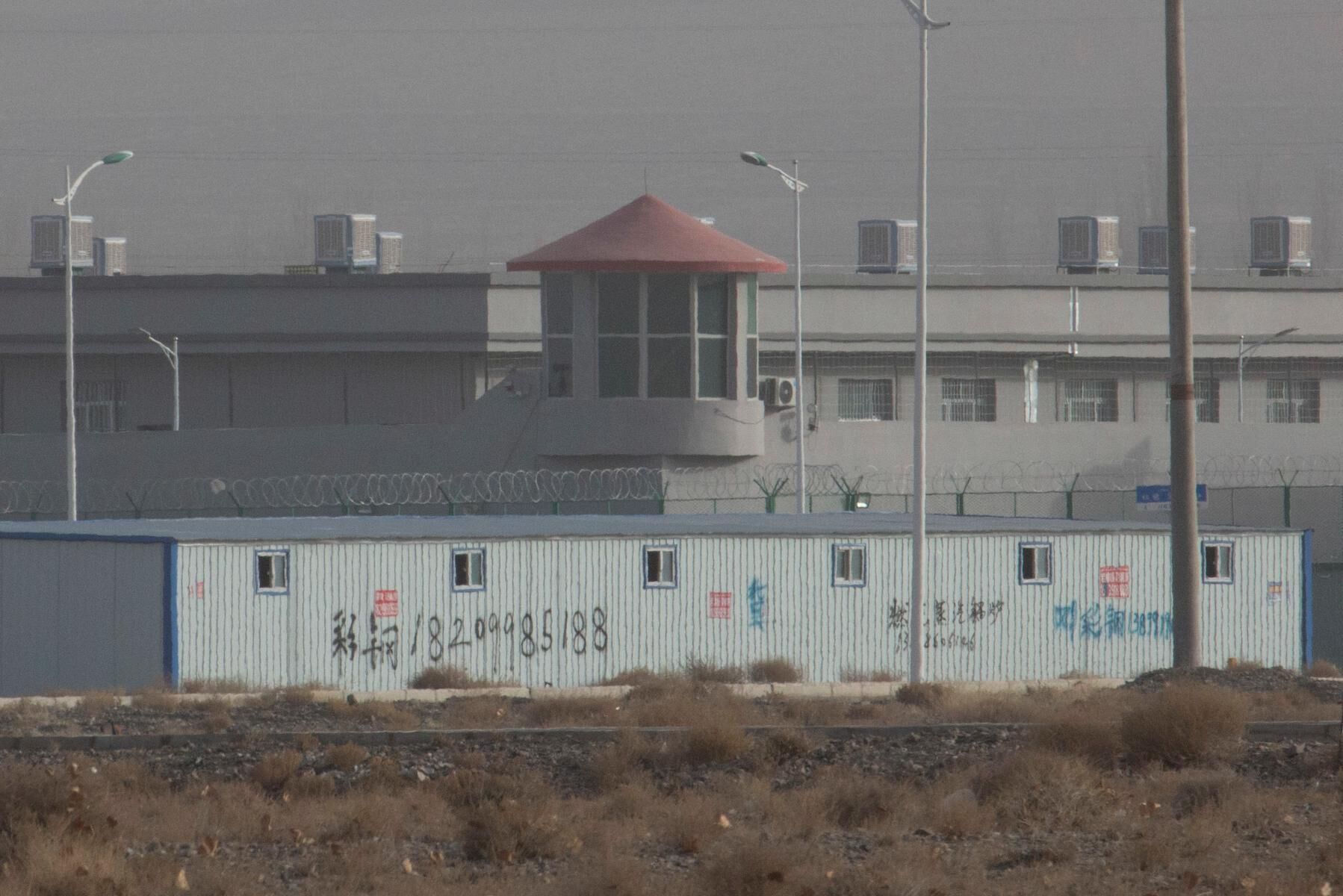 Uigurer tvingas till arbete på bomullsfälten i Xinjiang, enligt en ny rapport.