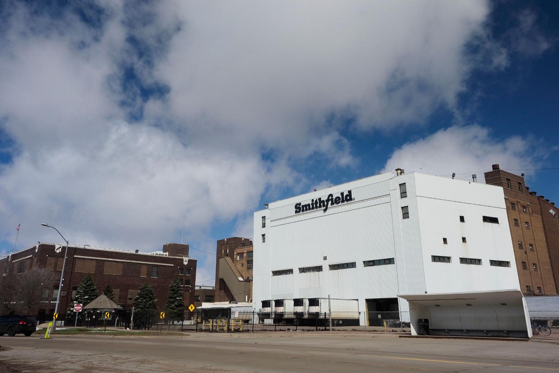 Smithfield Foods slakteri i Sioux Falls stänger efter coronasmitta ATL