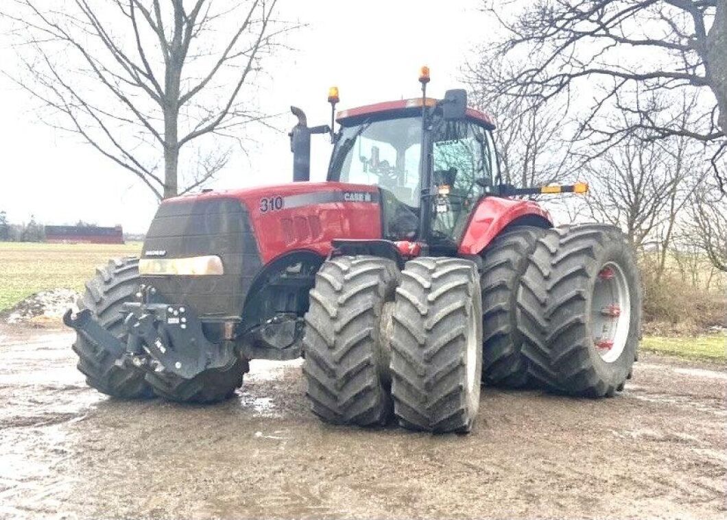 Magnum 310 från 2004/2005 med 4 150 timmar på mätaren. Pontus Fischerström tycker att den har gått helt okej men han skulle gärna velat ha lite fler hästkrafter i motorn.