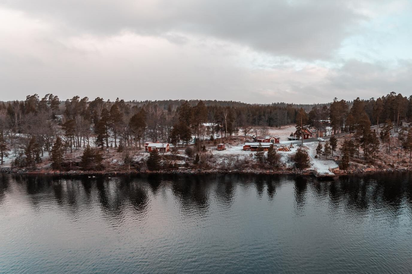 Regeringens särskilda utredare vill se undantag från strandskyddet. Utredningen överlämnas i dag (arkivbild).