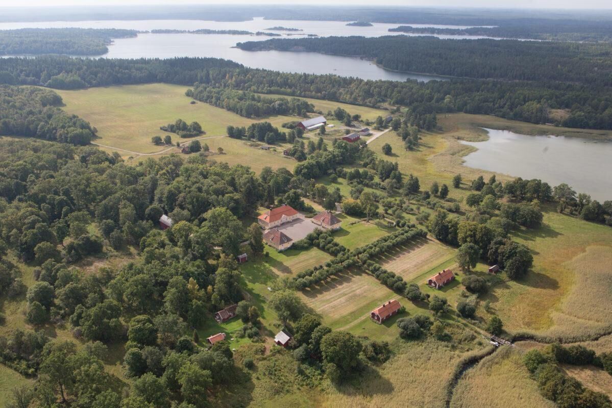 Engelholms säteri ligger i St Annas skärgård i Östergötland.