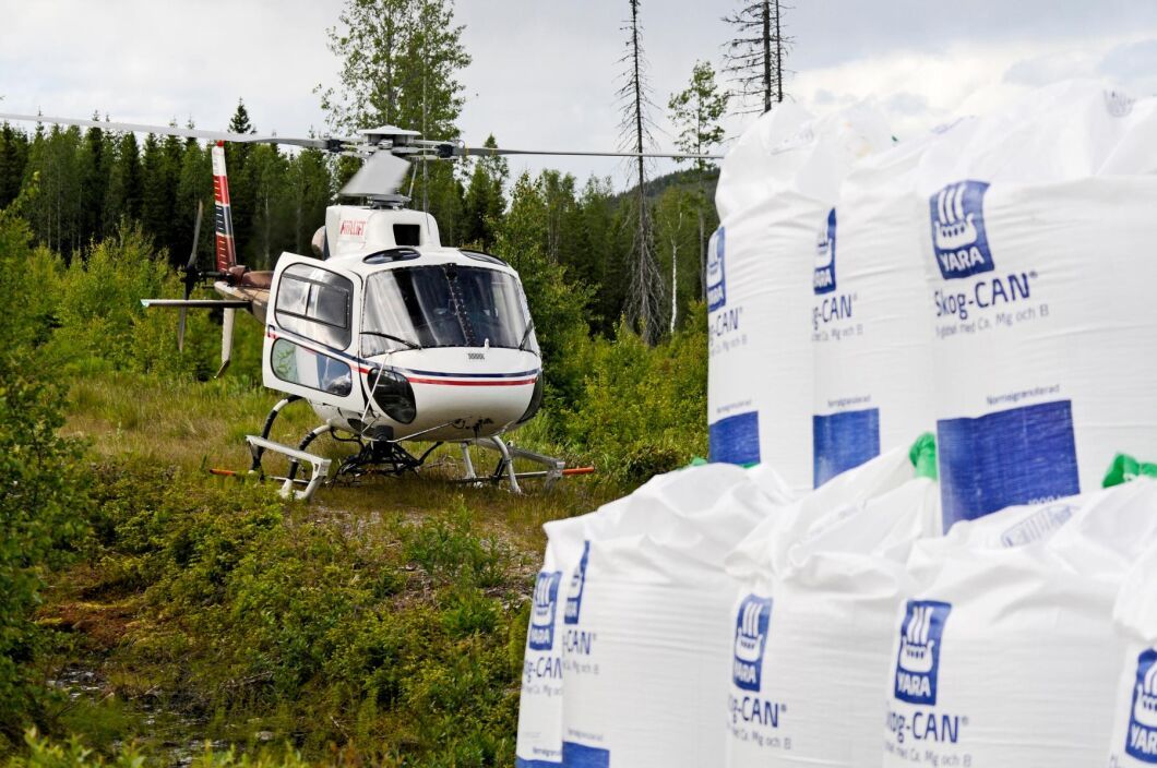Skogsgödsling med helikopter.