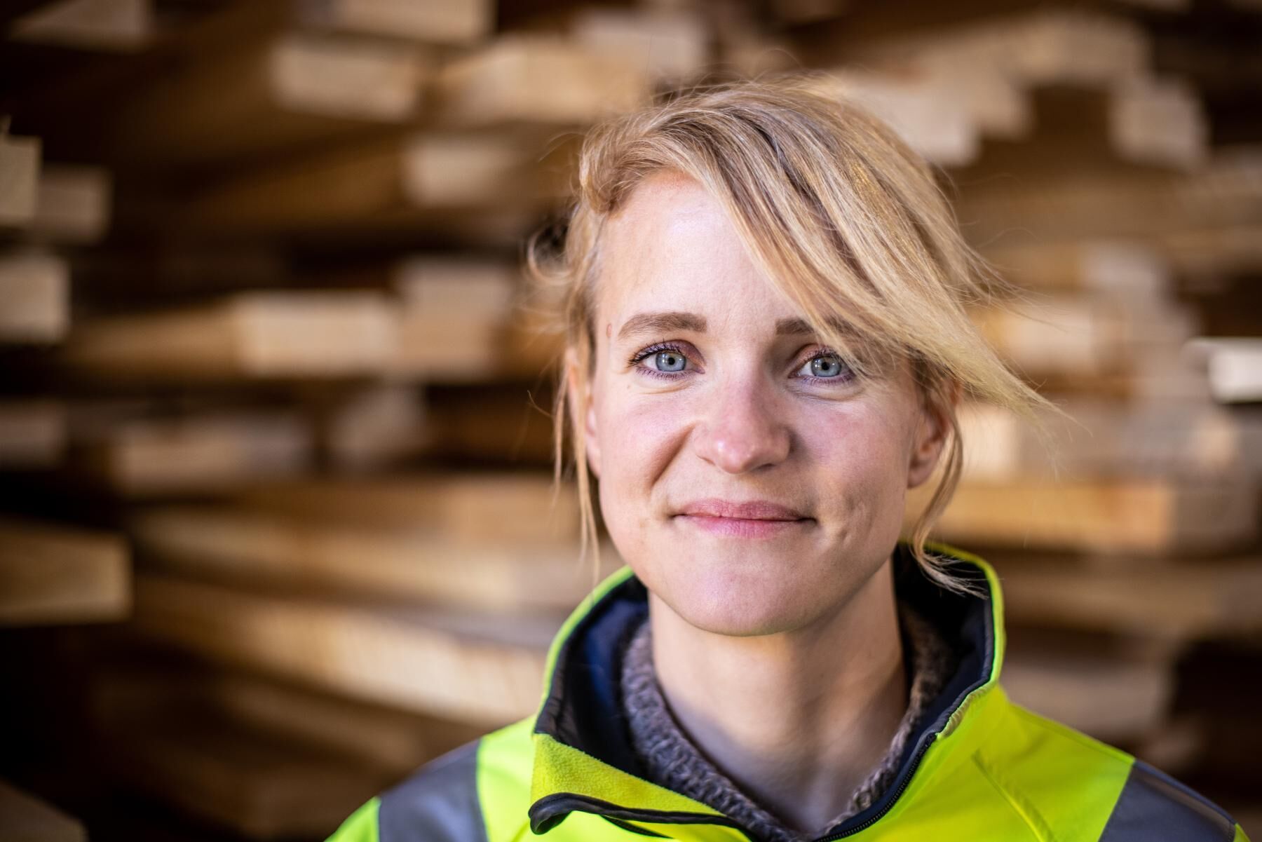 Kari Andersson beskriver det själv som att hon är ”född i en spånhög”.