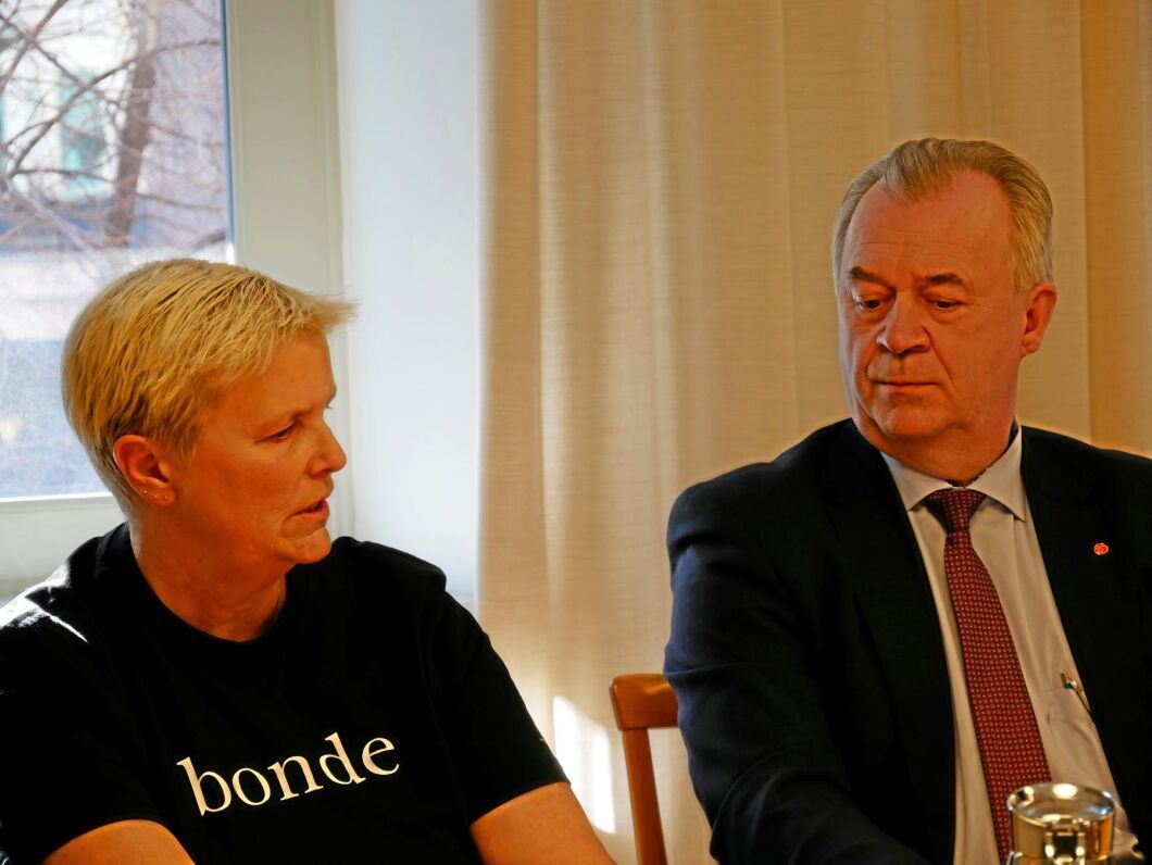 Tina Rudolphson vågade länge inte berätta för någon om hoten, men efter den senaste tidens mediala fokus på frågan träder hon fram. Sven-Erik Bucht (S) menar att hoten mot lantbrukare måste tas på största allvar.
