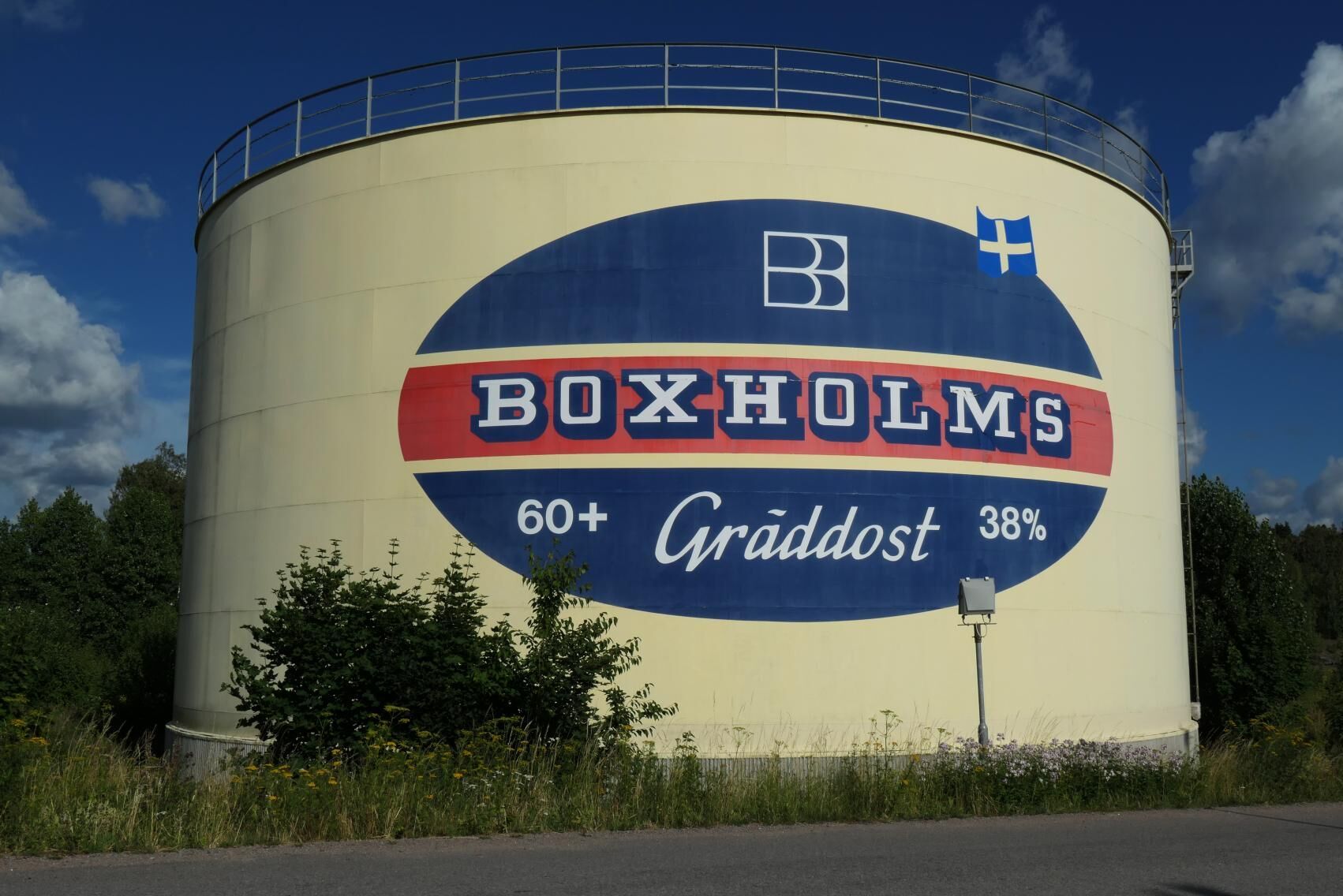 Arla ska även betala rättegångskostnaderna för ÖMF invest och Glada bonden, på 16 195 kronor.