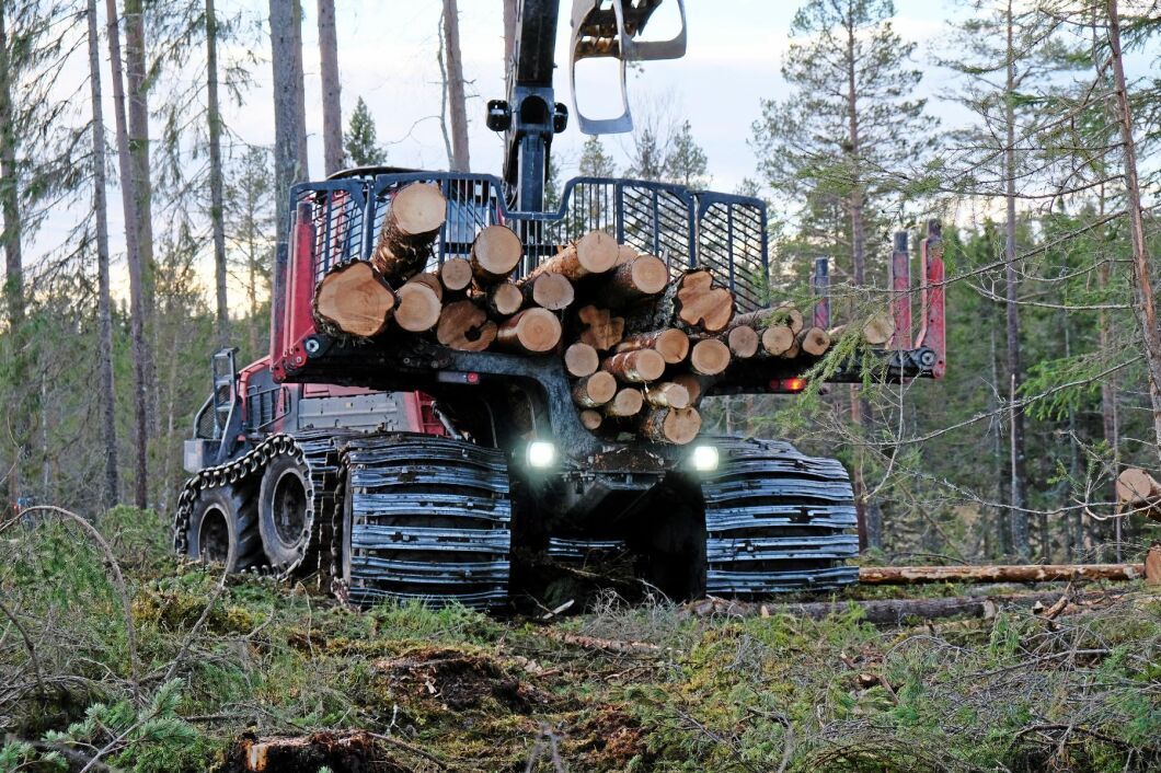 En Komatsu 875 specialanpassad för att köra på mjuka marker med dålig bärighet.