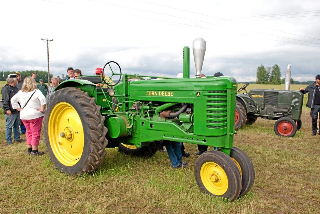 John Deere blev auktionens höjdpunkter och gav klirr i kassan till Erikshjälpen.