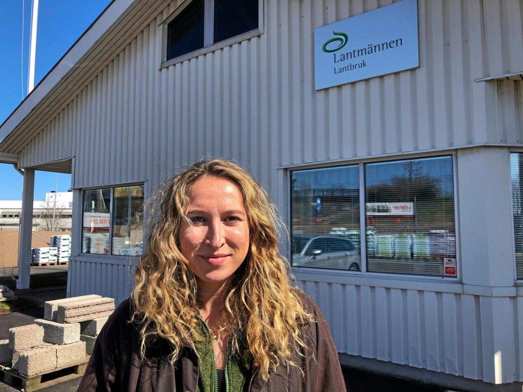 Elisabeth Hidén Kjellander, ordförande för LRF Ungdomen, medverkar i Lantbrukspodden. Inspelningen gjordes på hennes arbetsplats Lantmännen Lantbruk i Skövde.