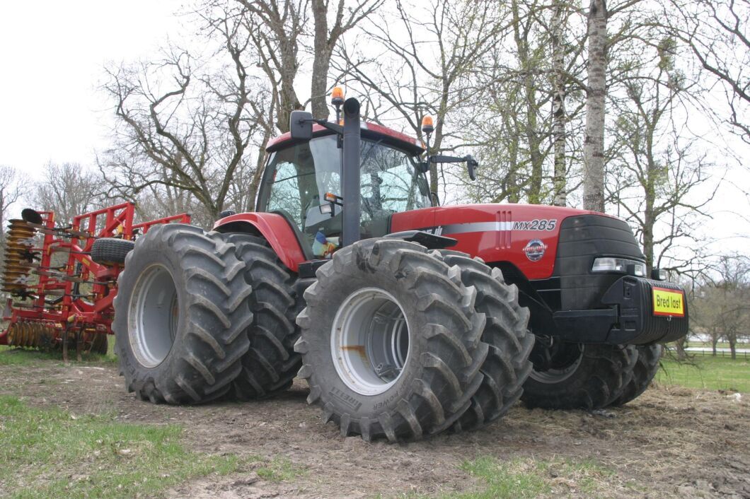 Magnum MX285 byggs mellan 2003 och 2006 och under denna tid firar fabriken i Racine, Wisconsin, USA, den fantastiska bedriften att ha byggt över 100 000 Magnum.