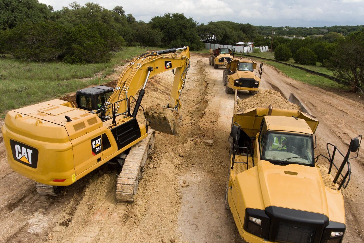 Cat 352 har en arbetsvikt på 50 ton.