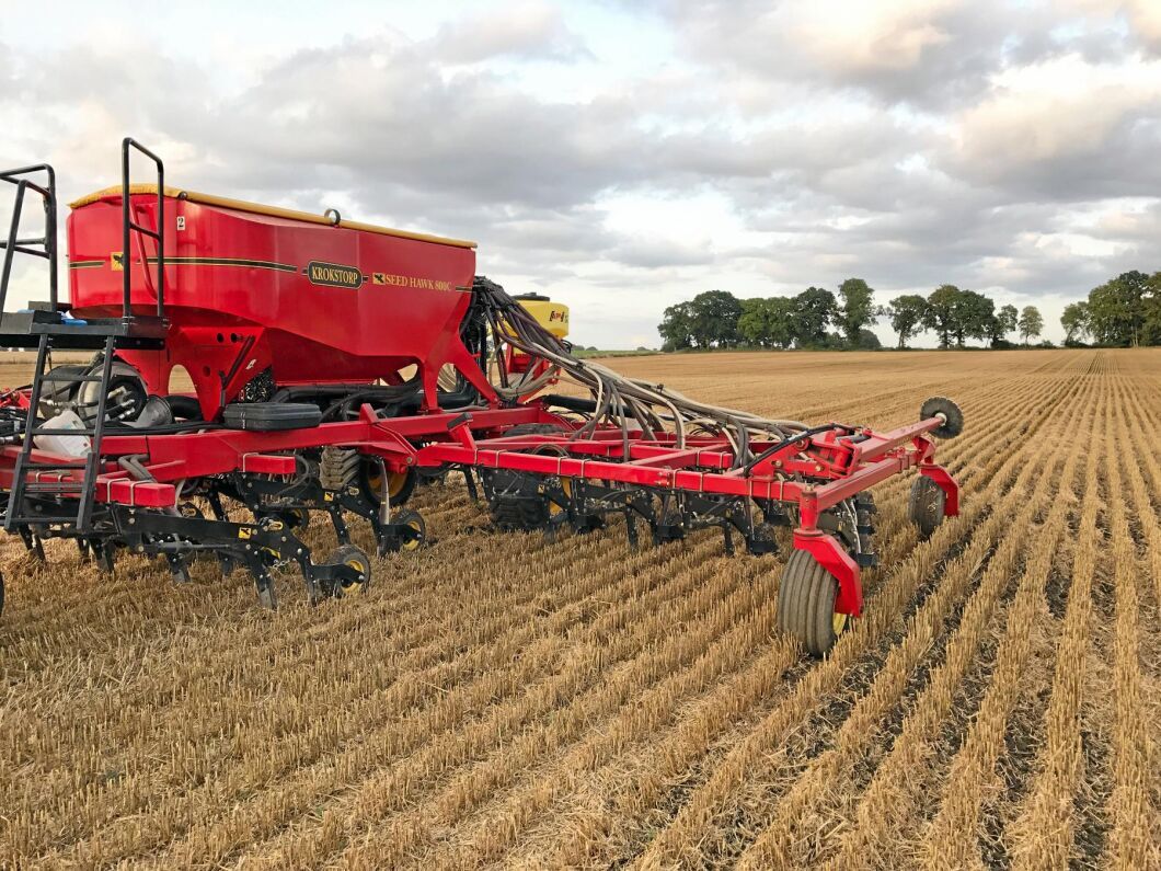 Direktsådd i stubb med Väderstad SeedHawk på Krokstorps gård.