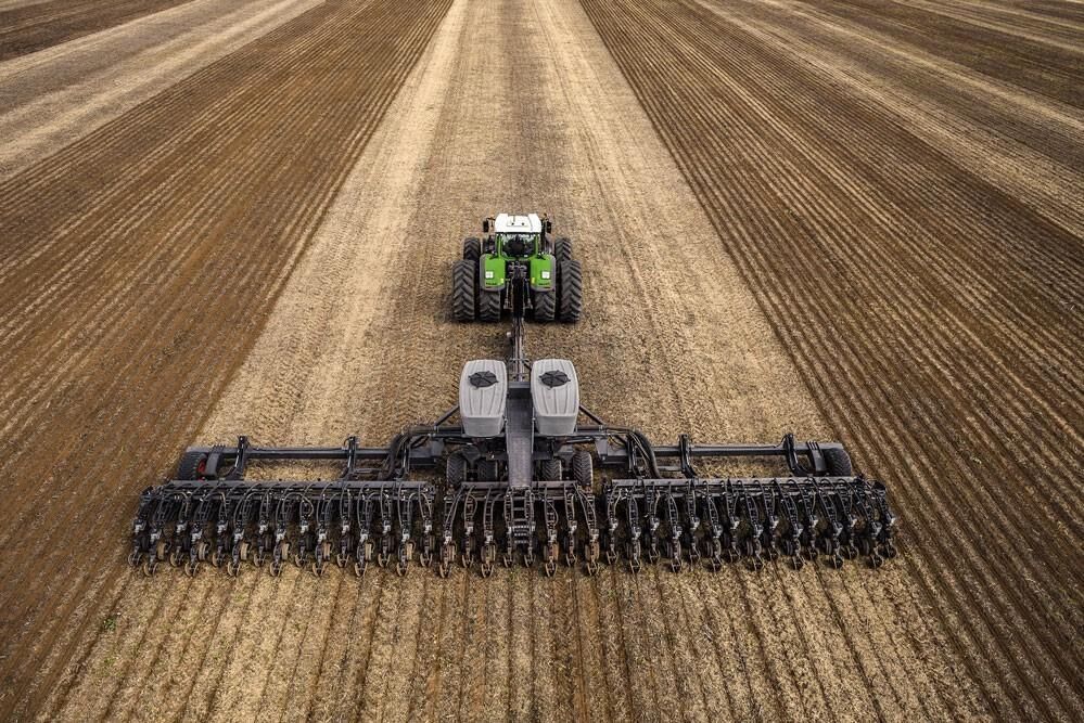 18 meters arbetsbredd har Fendt Momentum.