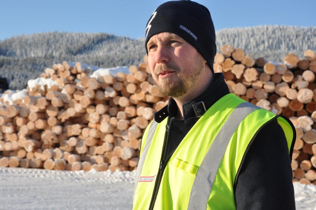 ”Det är en marginalsport att driva sågverk”, säger vd Magnus Larsson. Han tog över efter sin far som sitter kvar i styrelsen i bolaget.