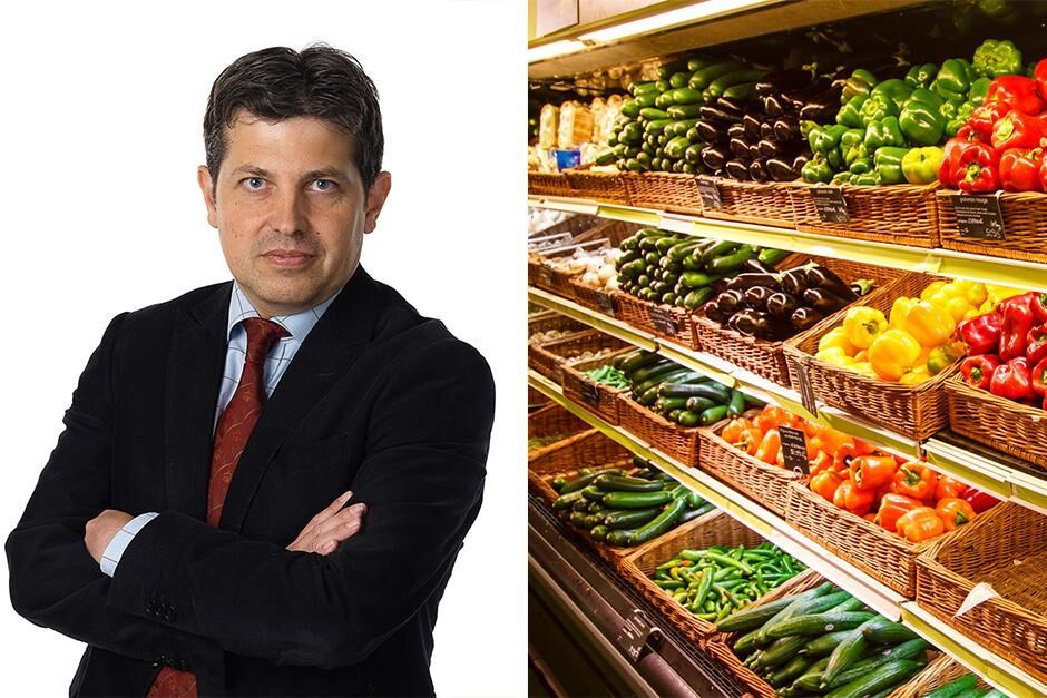 Johan Hedelin på Konkurrensverket ska utreda EU-direktivet och lämna förslag på hur kraven i direktivet kan genomföras i svensk rätt.