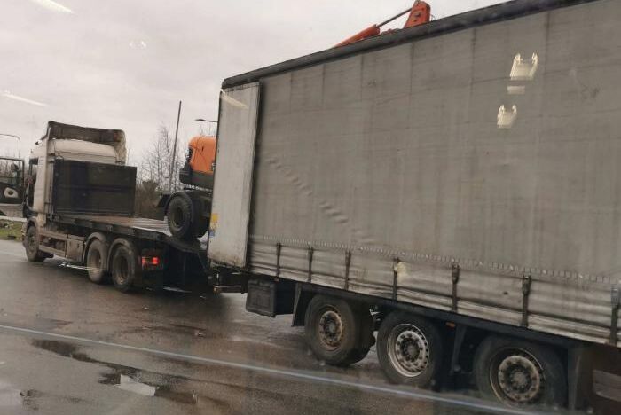 Två lastbilar skulle köra maskinerna till Rumänien.