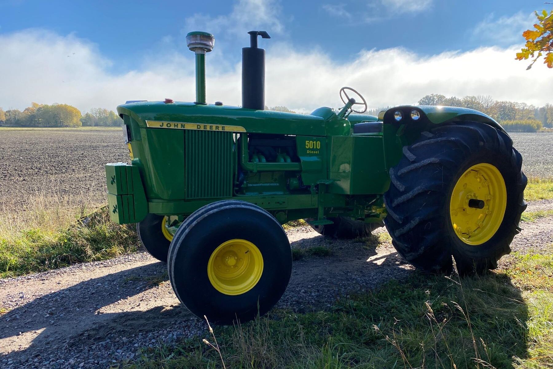 På tredjeplats kom denna John Deere 5010, som klubbades hem för 267 000 kronor.