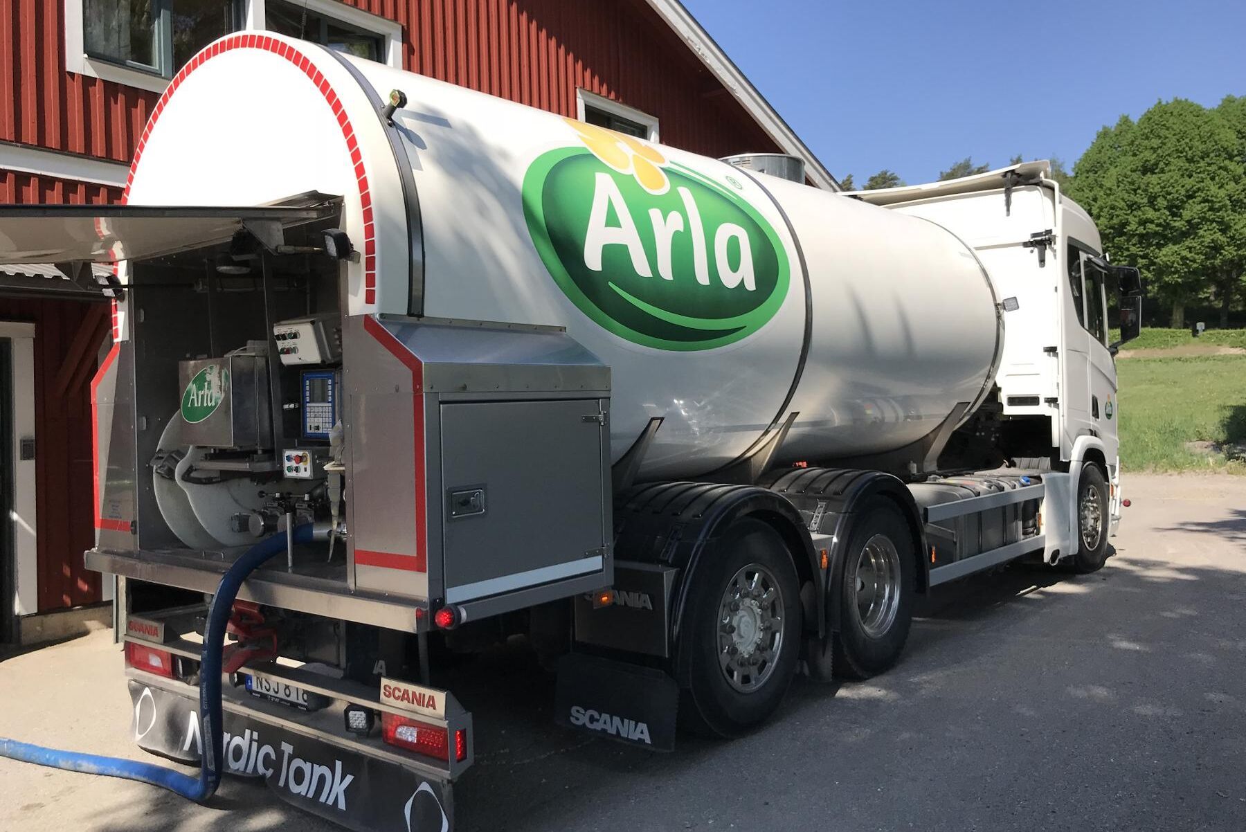 Mjölkbönderna i Östergötland levererar cirka 220 miljoner kilo mjölk till mejeriet i Linköping varje år. På sikt kommer det att behövas mer i och med att Arla nu investerar i en ny förpackningslinje där.