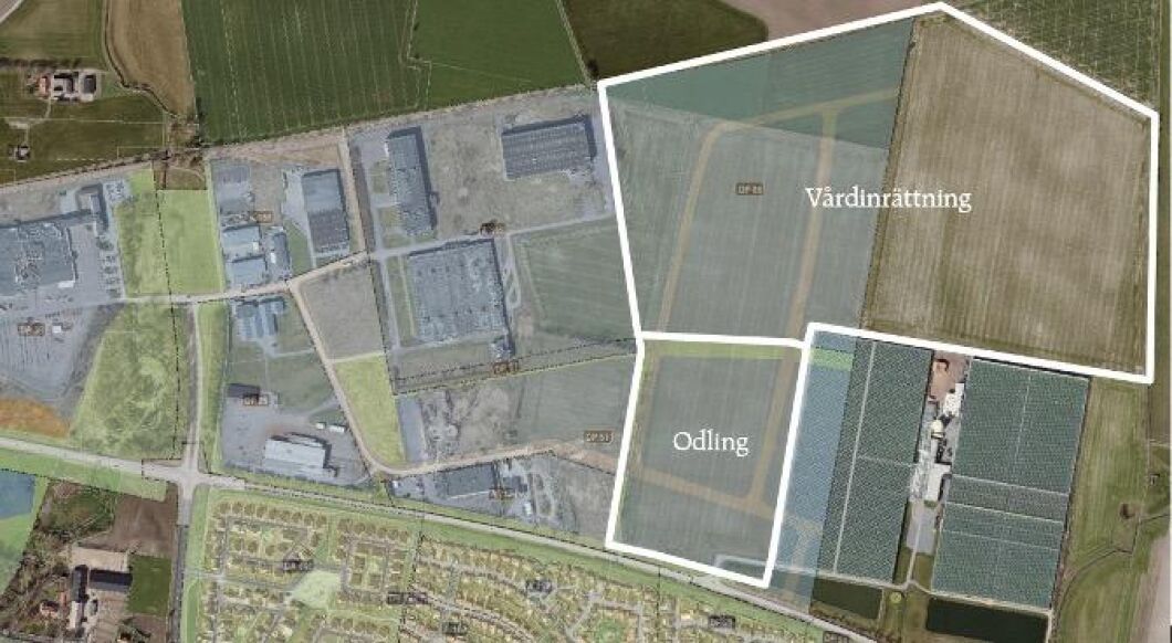 Illustrationsbild över kommande detaljplaneläggning, med underliggande gällande detaljplaner. Mer än 60 procent av jordbruksmarken som tas i anspråk för Kriminalvårdens etablering är redan detaljplanelagd för industriändamål, men nyttjas i dag för jordbruksändamål. Område som markerats för vårdinrättning utgör cirka 42 hektar.