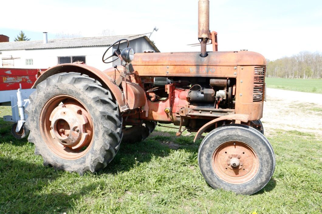 Victorn är min favoritsjungande BM Volvo. Den tvåcylindriga Bolinderdieseln går så underbart härligt. Det byggdes 10 929 gröna BM 230 Victor och 4 976 röda Volvo T230 Victor. Det var en succé när den kom på 1950-talet.