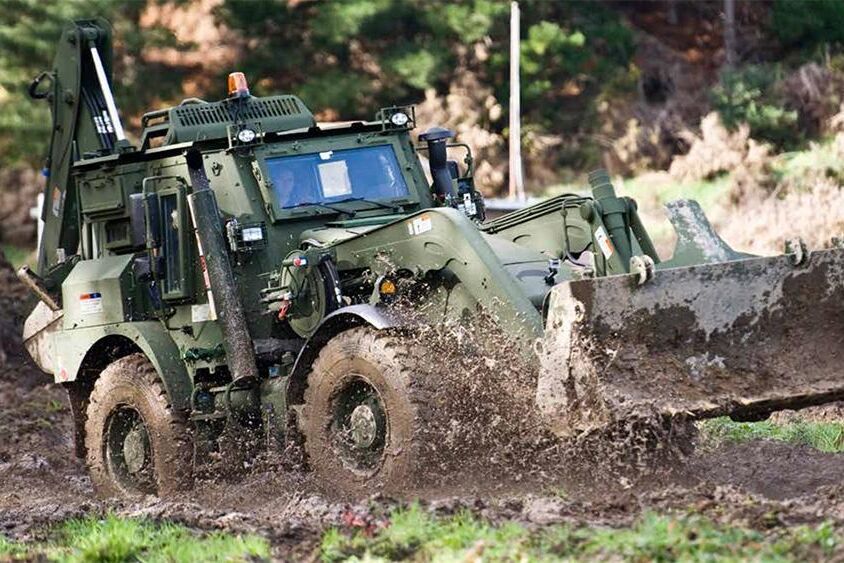 JCB:s värstinglastare utvecklades för den amerikanska militären. Nu finns den ytterligare ett antal länders försvar, däribland Sveriges.