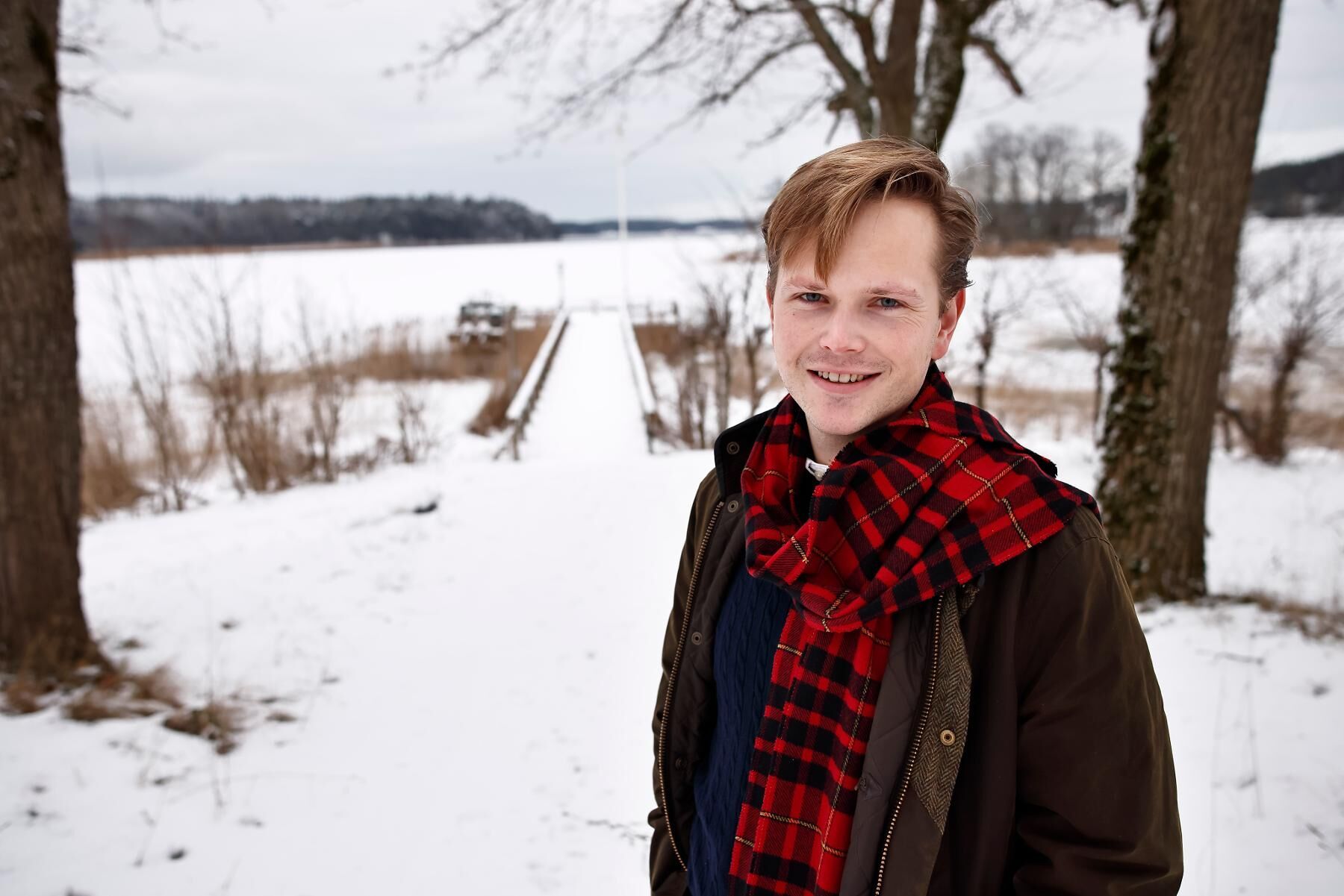 Edvard Hollertz är baserad i Sankt Anna skärgård i Östergötland, där familjen varit lantbrukare i generationer.