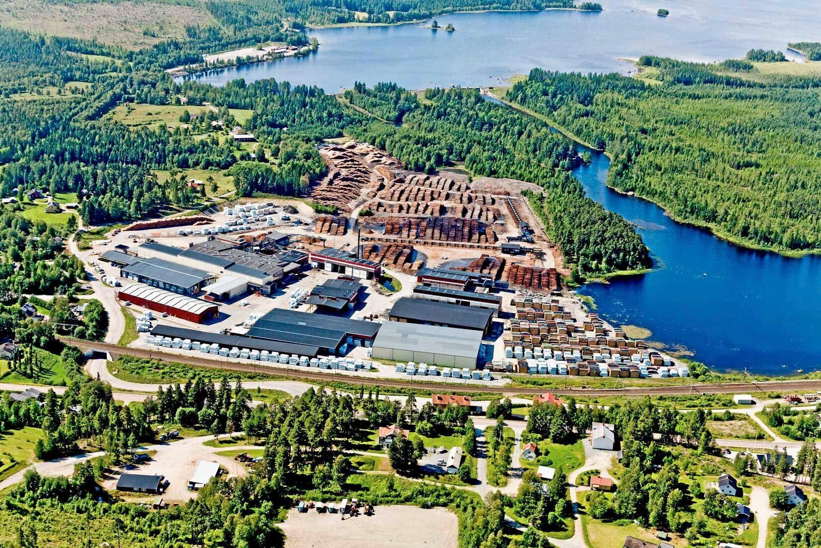 Fiskarheden/Profura har lagt ett bud på 40 miljoner kronor för att driva sågen i Östavall vidare.