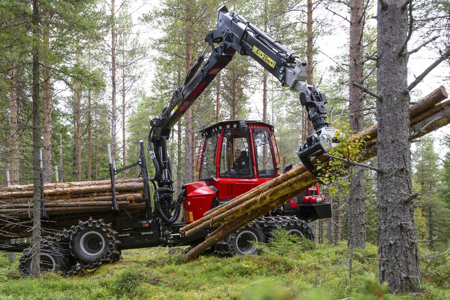 Komatsu blir det tredje skotarmärket på den svenska marknaden som erbjuder kranspetsstyrkning.