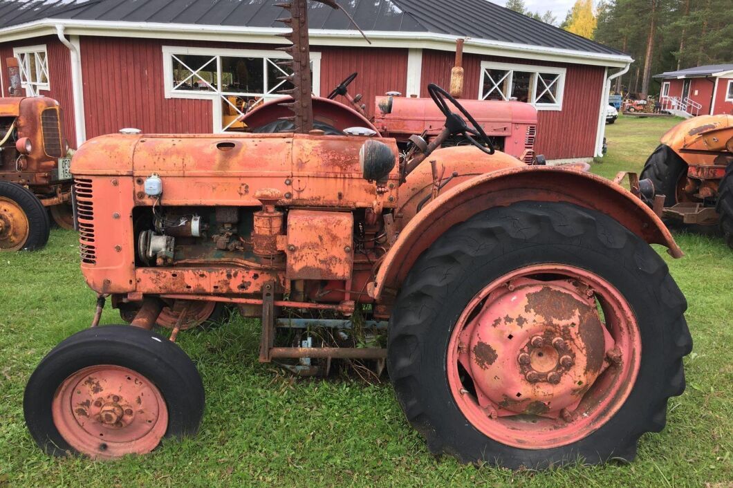 Volvo T24 med slåtteraggregat från 1953.