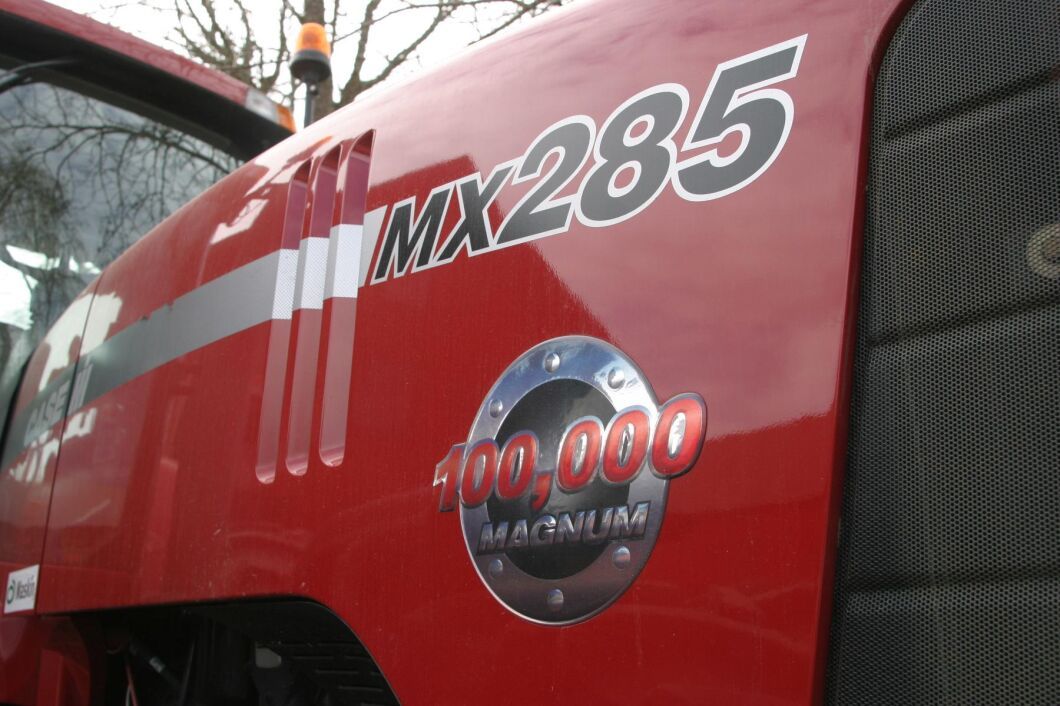 Magnum MX285 byggs mellan 2003 och 2006 och under denna tid firar fabriken i Racine, Wisconsin, USA, den fantastiska bedriften att ha byggt över 100 000 Magnum.