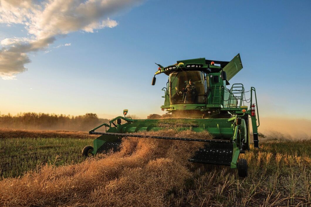 Som en konsekvens av den ökade automatiken i tröskan påstår John Deere att mängden skadade vetekärnor ska bli mindre än en procent.