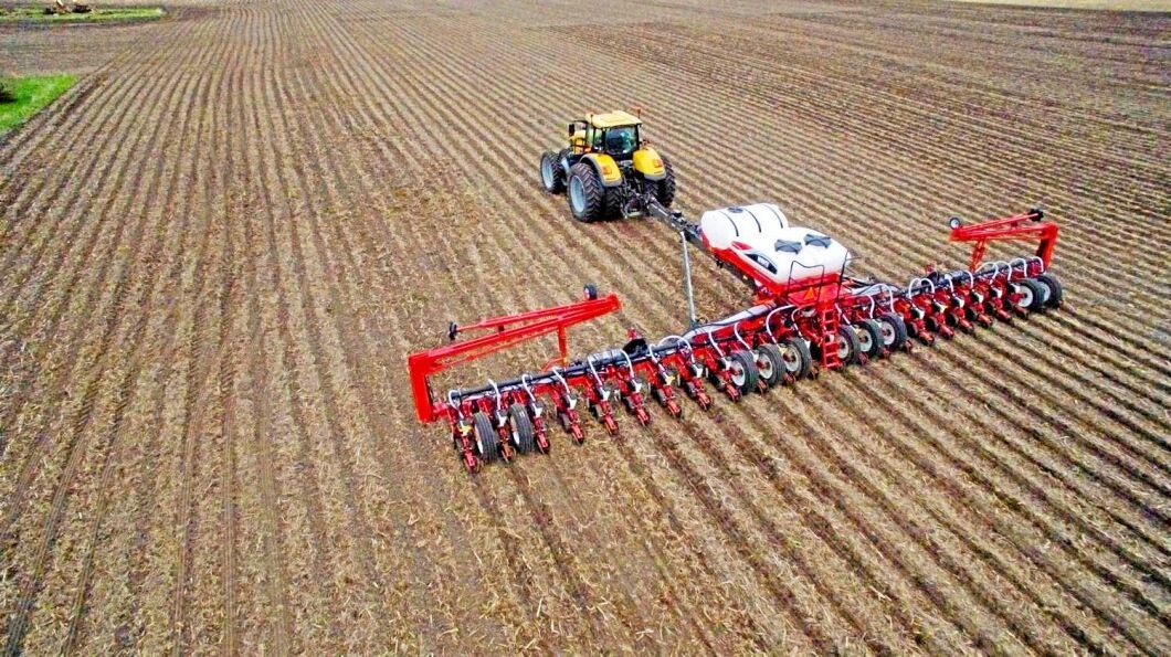 Teknikerna vSet och SpeedTube är utvecklade för att släppa ner frön med stor exakthet, och har nu blivit föremål för en patentstrid när John Deere hävdar att dessa inskränker på företagets patent.