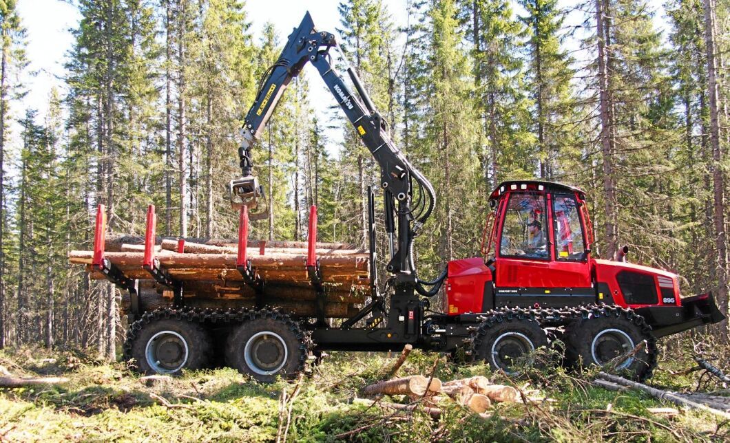 Vallsta Skogsmaskiner har 27 maskiner varav 11 Komatsu. (Bilden är inte från Vallstas maskinpark).