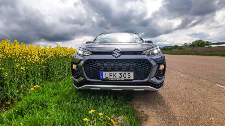 Toyotas hybridtvilling räcker långt