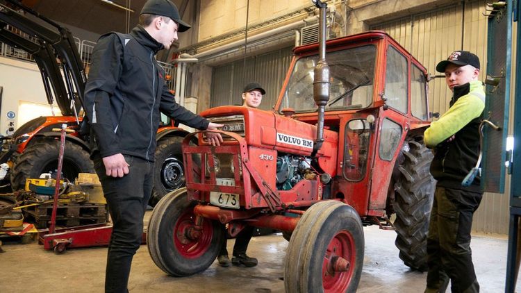 Halvfulla klasser trots brist – guldläge att bli mekaniker