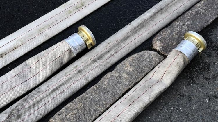 Fyra kilometer lång skogsbrand vid tågspår