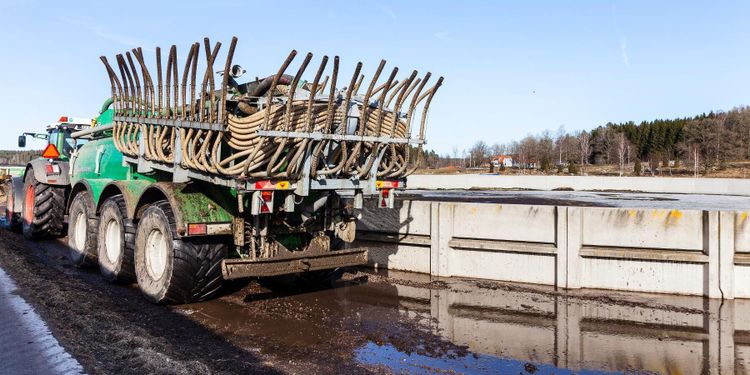 Riskerar 50 000 i vite – för fulla gödselbrunnar