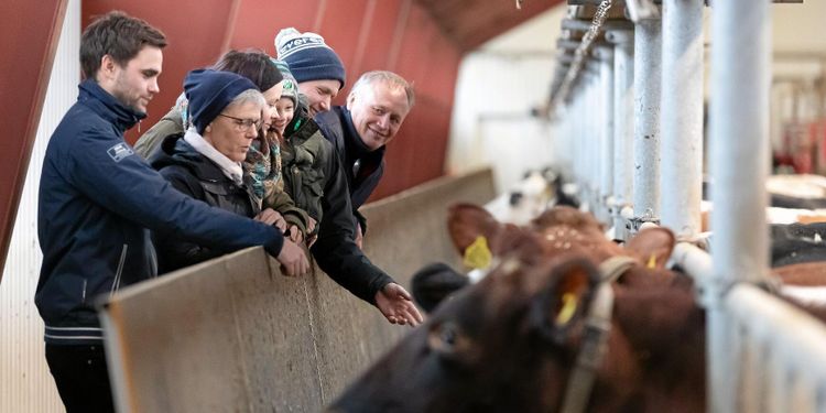 ”Våga släppa taget – låt de unga ta över”