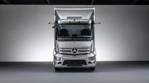 Då visar Mercedes sin eldrivna Actros