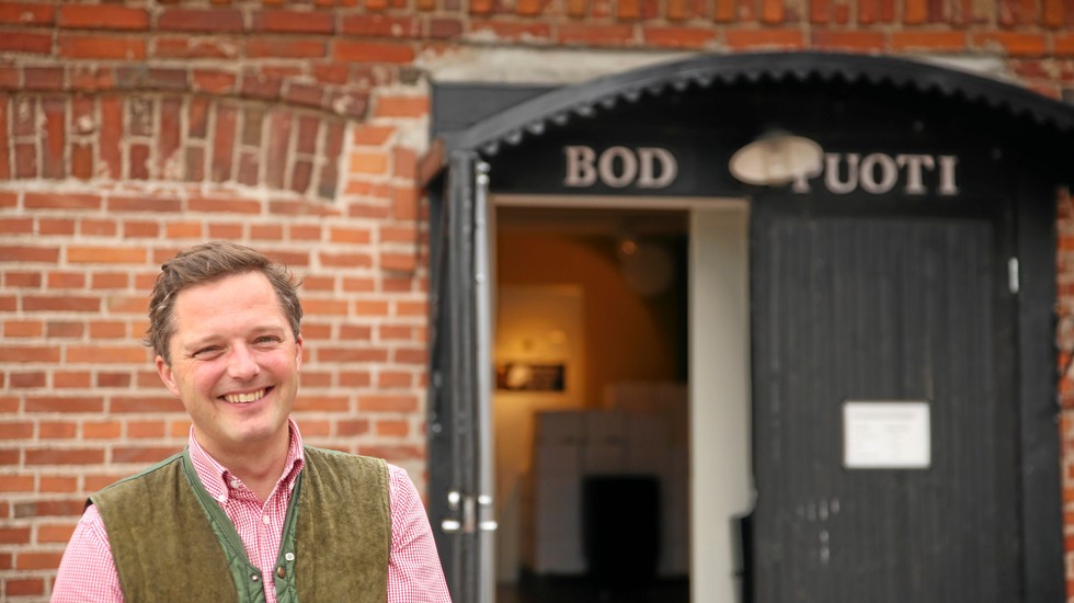 Henric Creutz ser ett växande intresse för gamla spannmål som spelt och emmer. När dessa bryggs till öl på gårdens bryggeri lockas besökarna till butiken.
